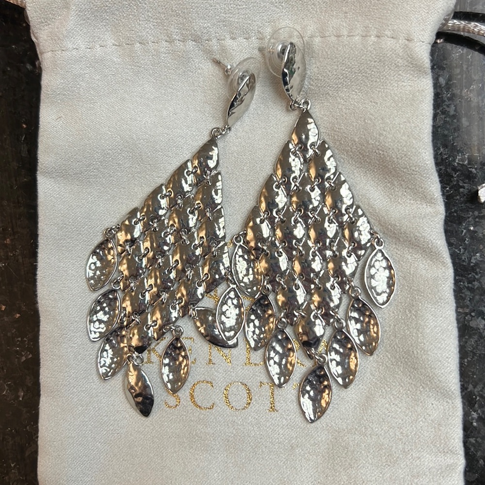 ✨RARE✨Kendra Scott Vintage Nera Chandelier earrings